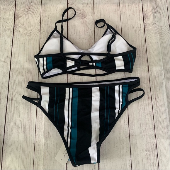 Cupshe Two Piece Swimsuit Striped Women’s US Small NEW - Picture 6 of 10